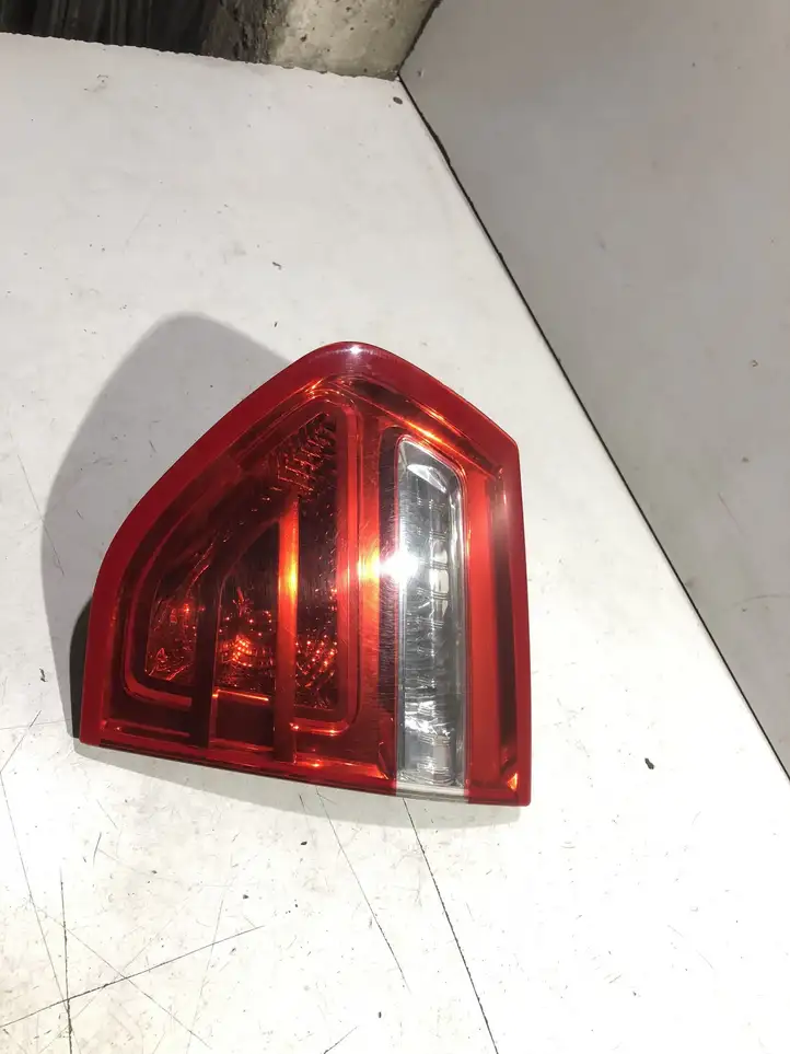 Citroen C4 I Picasso (2006 - 2013) 9653547677 Задний фонарь в крышке багажника — фото 2