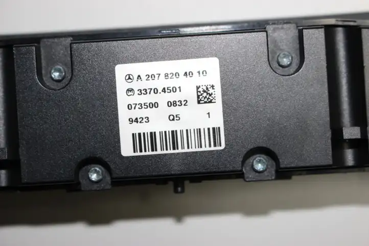 Mercedes-Benz E C207 W207 (2009 - 2017) A2078204010 Включатель обогрева — фото 2