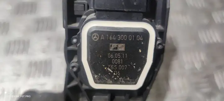 Mercedes-Benz ML W164 (2005 - 2011) A1643000104 Педаль акселератора — фото 3