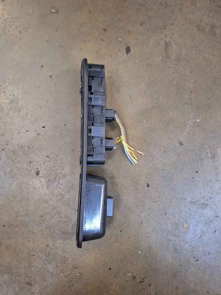 Peugeot 307 CC (2001 - 2005) 53269700 Блок кнопок стеклоподъемников — фото 2