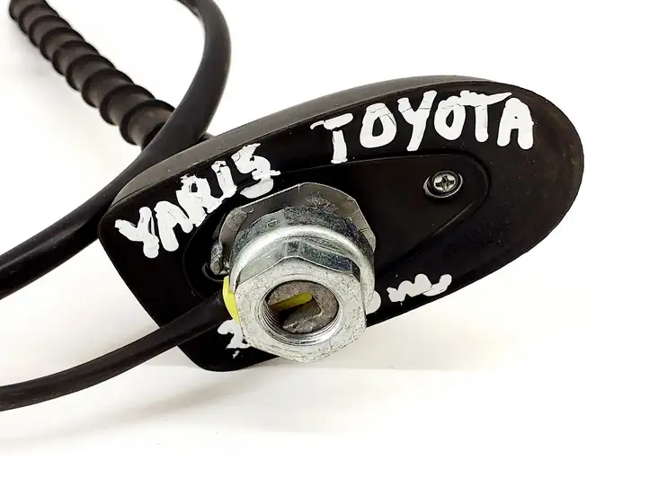 Toyota Yaris (2012 - 2014) GPS антенна — фото 4