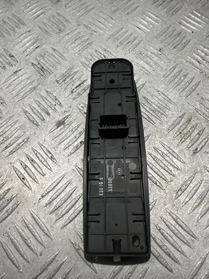 Renault Megane III (2009 - 2016) 809610007r Блок кнопок стеклоподъемников — фото 1