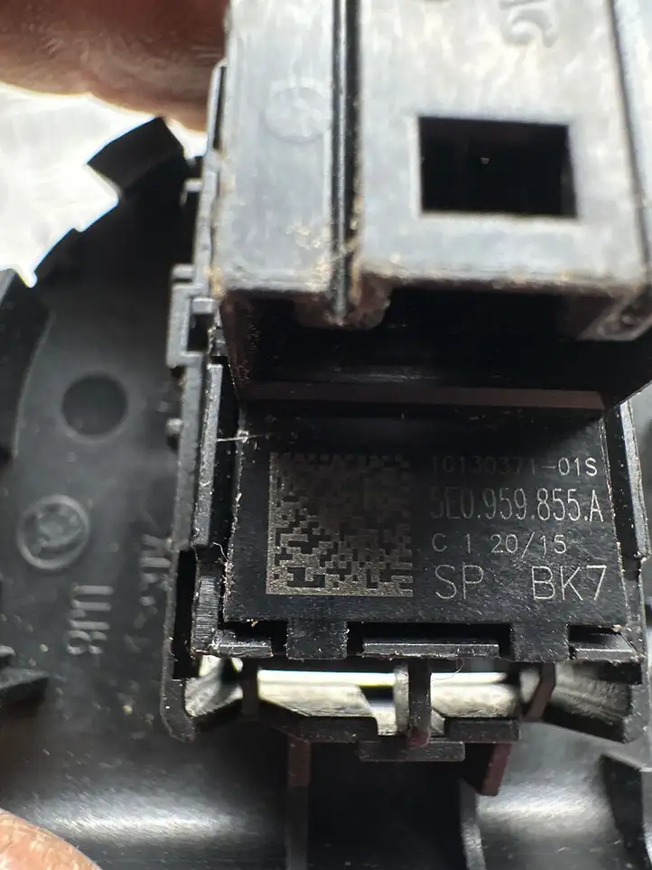 Skoda Octavia Mk3 (5E) (2013 - 2019) 5E0959855A Кнопка стеклоподъемников — фото 3