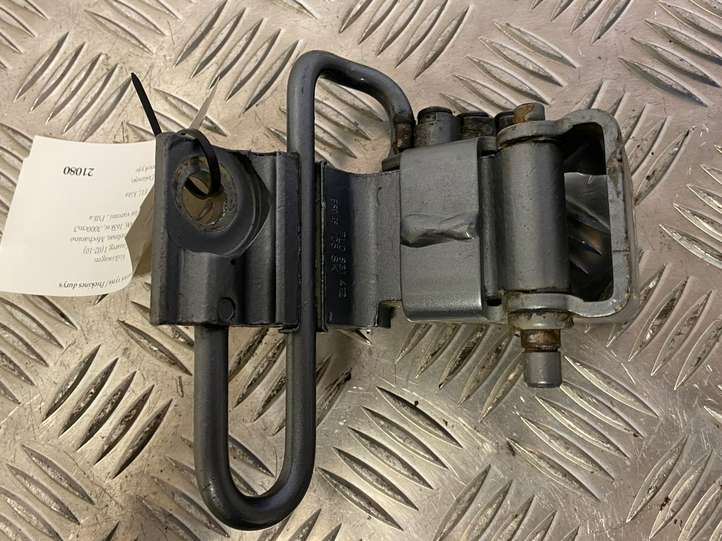 Volkswagen Touareg I (2002 - 2010)  7L0831412 Нижняя петля передней двери