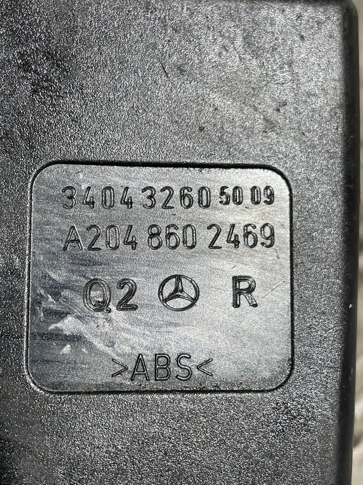 Mercedes-Benz C W204 (2007 - 2014) A2048602469 Замок переднего ремня — фото 2
