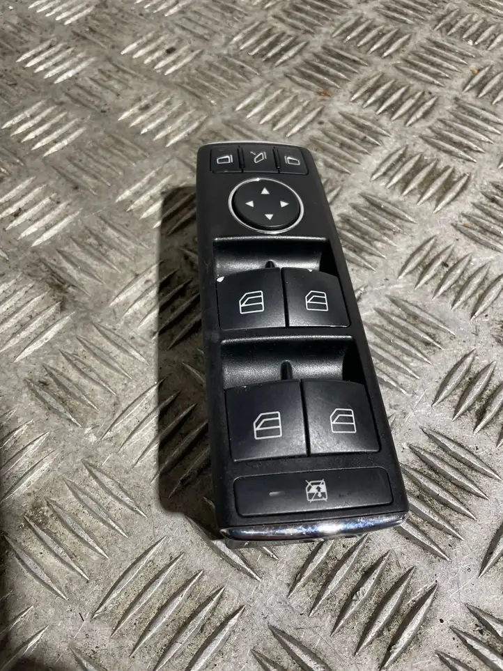 Mercedes-Benz C W204 (2007 - 2014) A2128208310 Блок кнопок на панели — фото 1