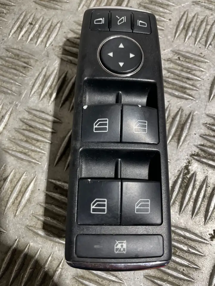 Mercedes-Benz C W204 (2007 - 2014) A2128208310 Блок кнопок на панели — фото 3