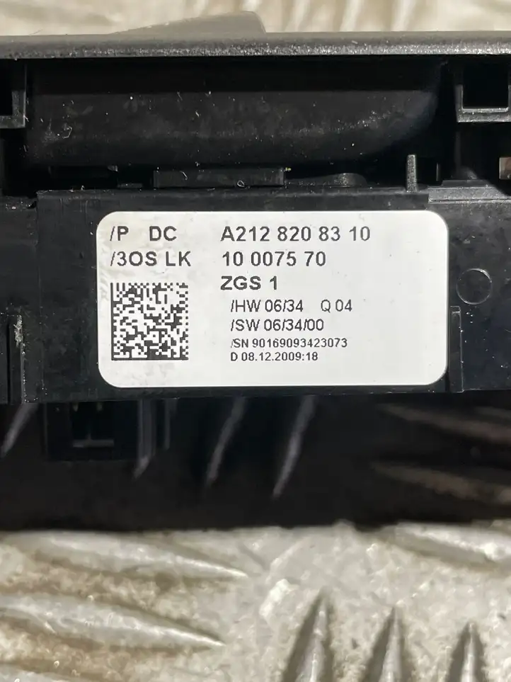 Mercedes-Benz C W204 (2007 - 2014) A2128208310 Блок кнопок на панели — фото 4