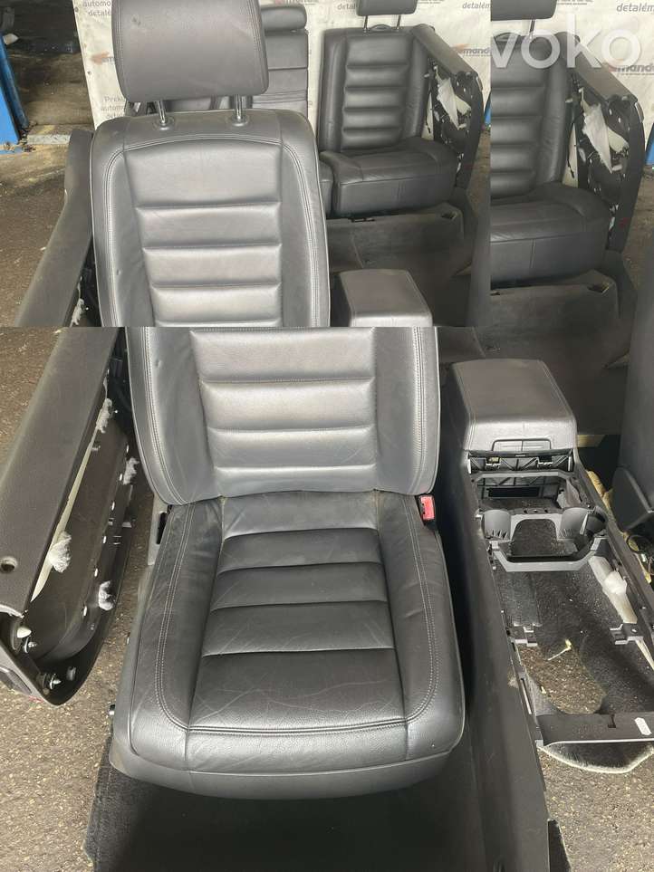 Volkswagen Touareg I (2002 - 2010)   Комплект салона