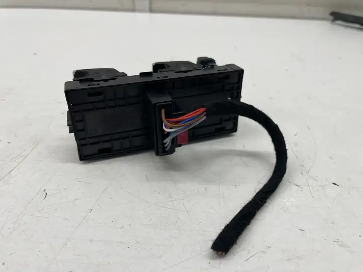 Seat Leon IV (2020 - ) 5G0959857E Кнопка стеклоподъемников — фото 2