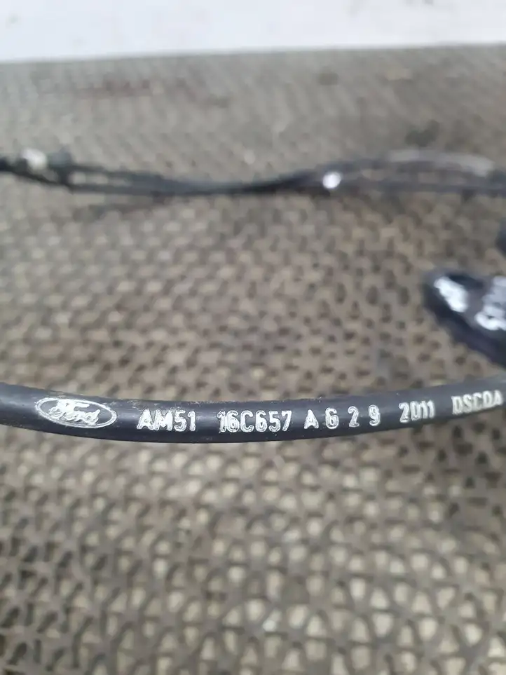 Ford Focus (2011 - 2015) AM5116C657AG Трос капота — фото 6