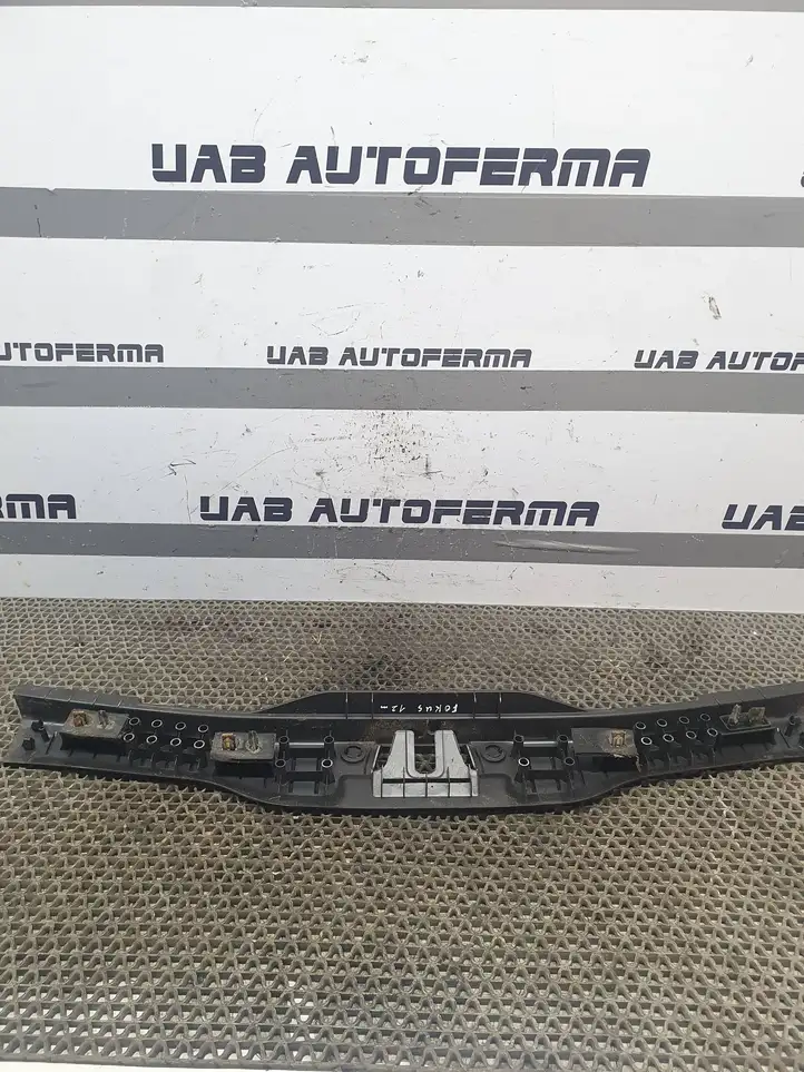 Ford Focus (2011 - 2015) BM51N40352A Отделка порога багажника — фото 4