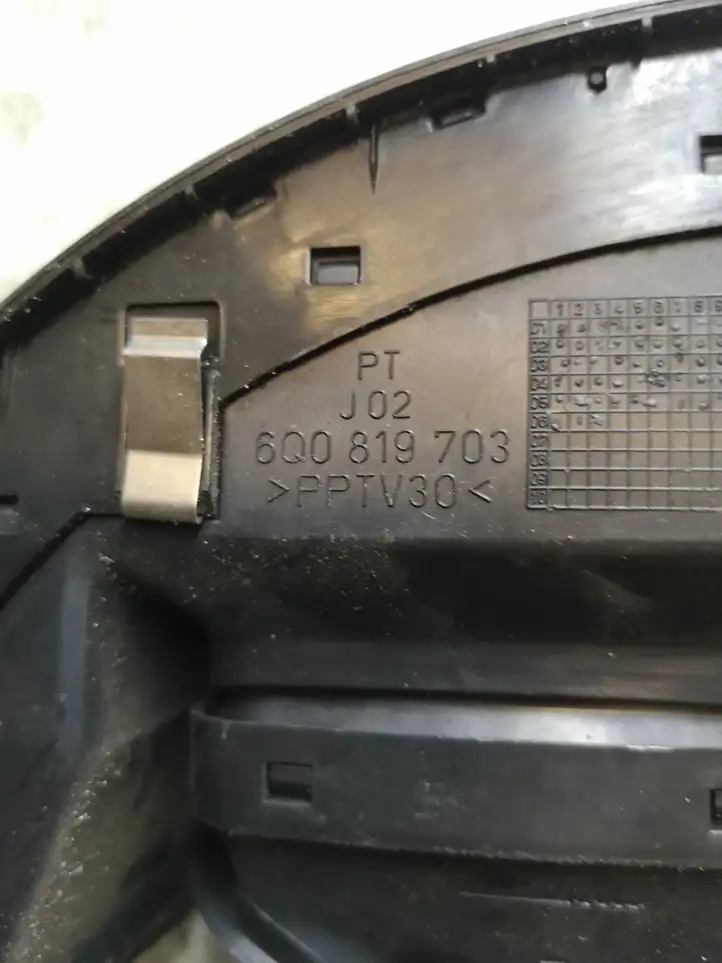 Volkswagen Polo (2005 - 2009) 6Q0819703 Боковой воздушный дефлектор — фото 4