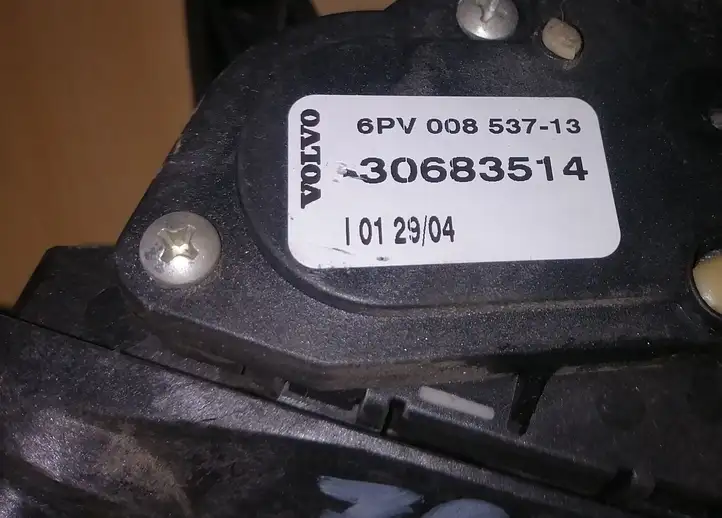 Volvo V70 (2004 - 2007) 30683514 Педаль акселератора — фото 2