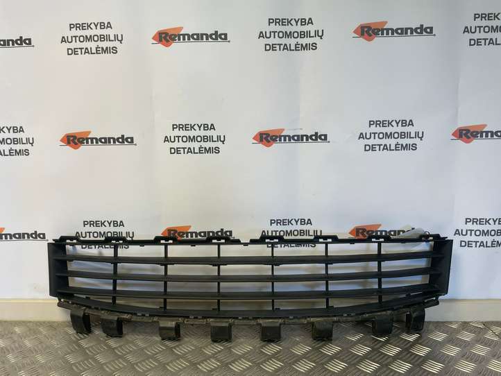 Renault Megane II (2006 - 2008)  8200412379 Передняя решётка