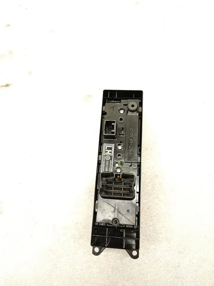 Mitsubishi ASX (2017 - 2019) 8608A261 Кнопка стеклоподъемников — фото 4