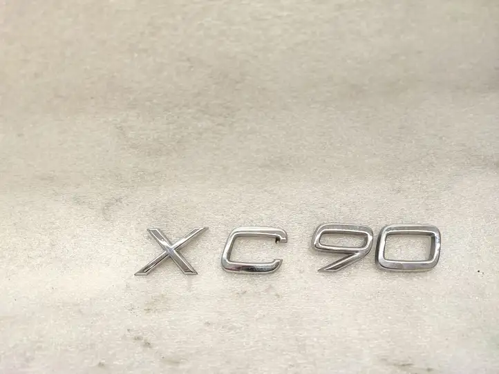 Volvo XC90 (2019 - ) Эмблема производителя — фото 1