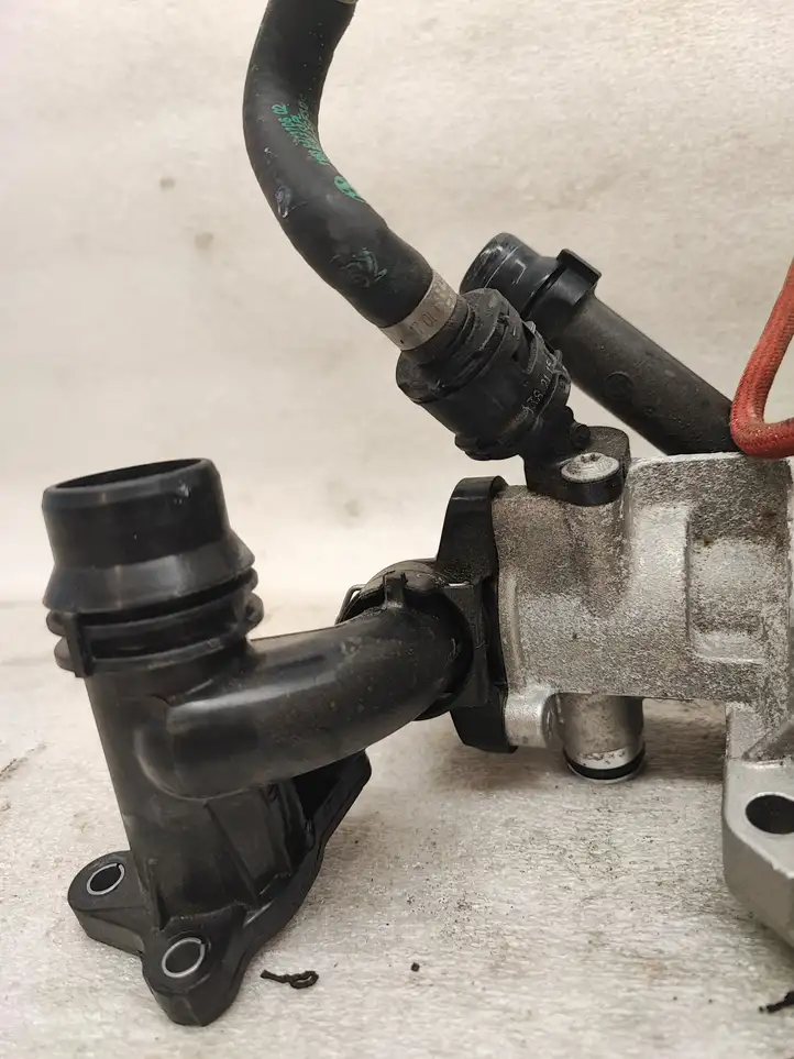 BMW 4 G22 G23 G24 G26 (2020 - ) 8593269 Кронштейн генератора — фото 6