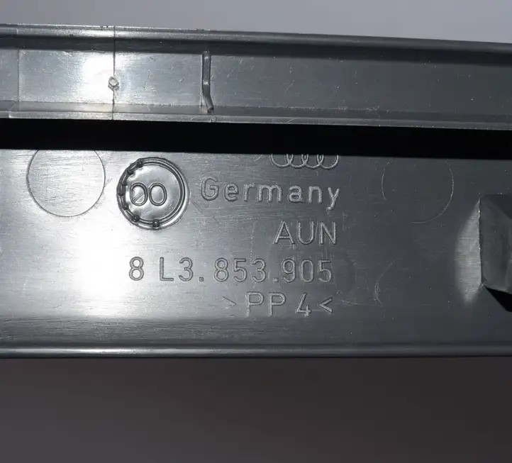 Audi A3/S3 8L (1996 - 2000) 8L3853905 Внутренняя отделка переднего порога — фото 6