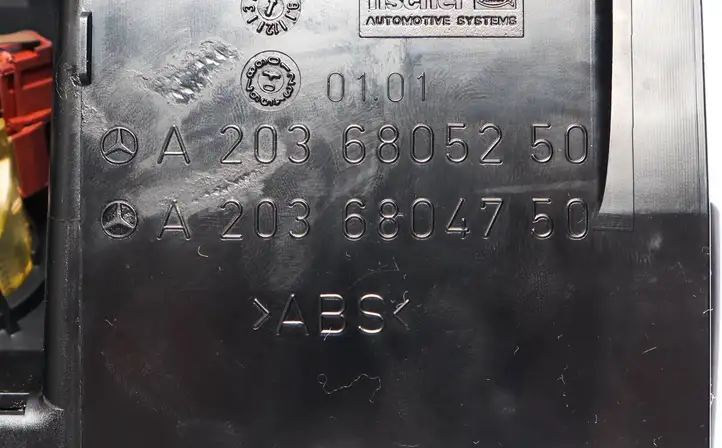 Mercedes-Benz C W203 (2000 - 2007) A2036804750 Передняя пепельница — фото 3