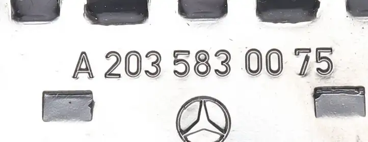 Mercedes-Benz C W203 (2000 - 2007) a2035830075 Прочие детали салона — фото 2