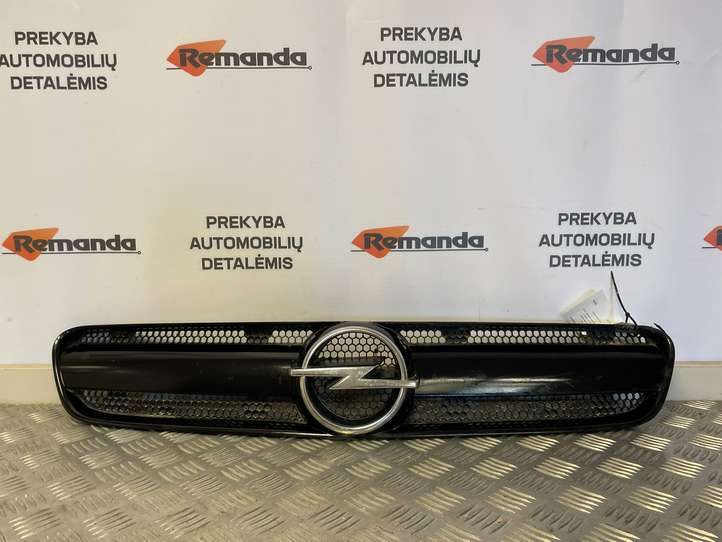 Opel Signum (2002 - 2008)  13123491 Передняя решётка