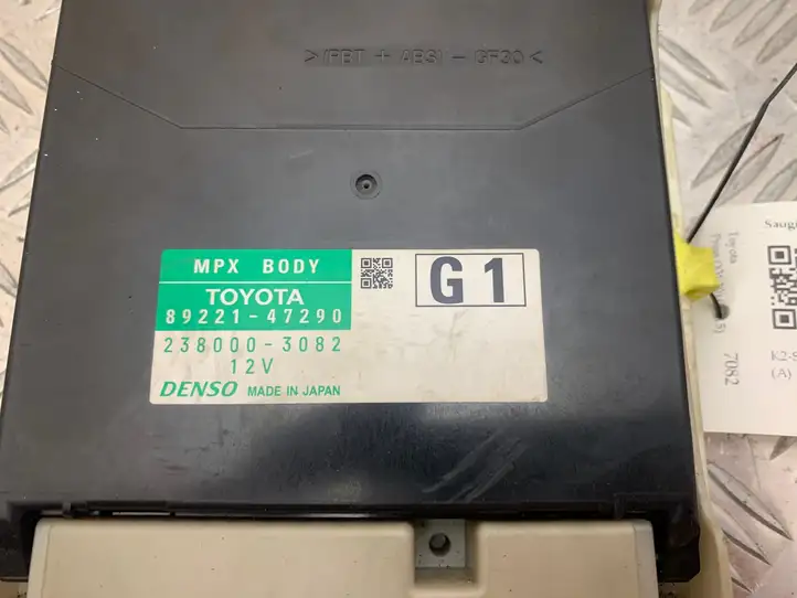 Toyota Prius (XW30) (2009 - 2015) 8922147290 Блок предохранителей — фото 2