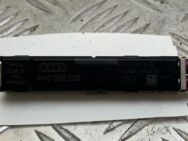 Audi A8 S8 D4 4H (2010 - 2014) 4H0035225 Усилитель антенны — фото 2