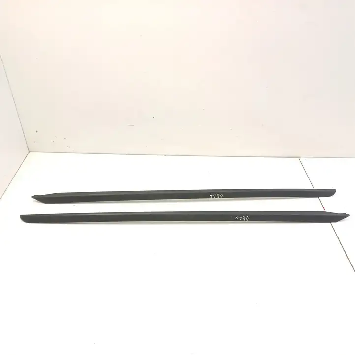 Volkswagen ID.4 (2020 - ) 114854328 Накладка стоек лобового стекла — фото 1