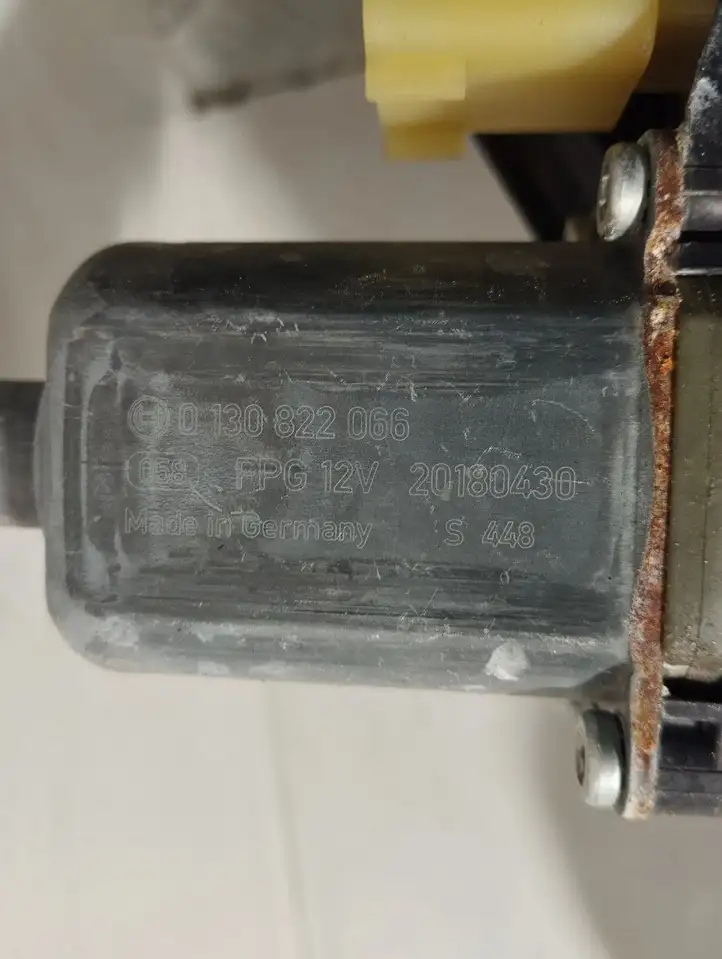 Aston Martin DB11 (2016 - )  0130822066 Передний комплект электрического механизма для подъема окна