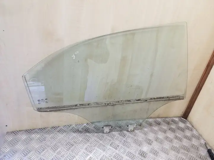Kia Rio Стекло задней двери — фото 1