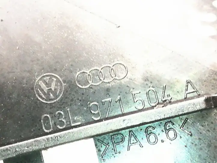 Audi A4 S4 B8 8K (2007 - 2011) 03L971504A Прочие детали моторного отсека — фото 3
