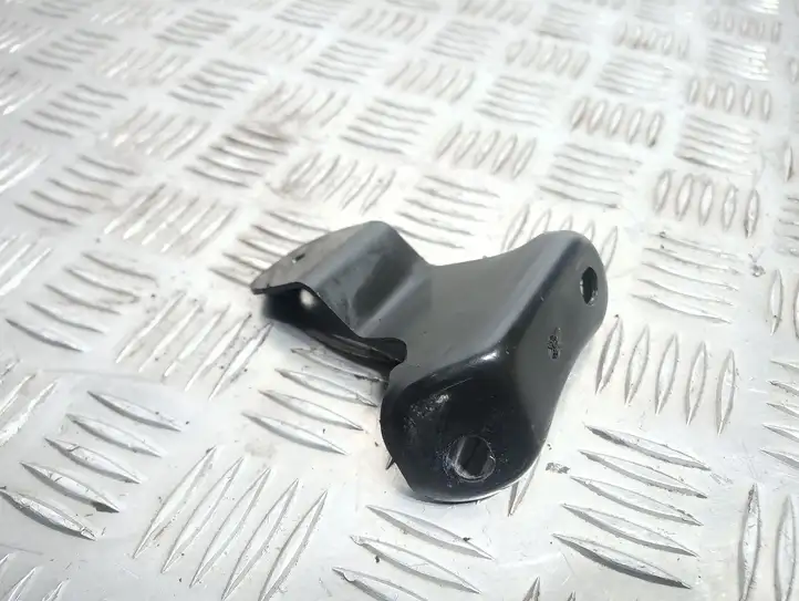 Volkswagen PASSAT B7 (2011 - 2014)  1K0199588 Другая деталь отсека двигателя