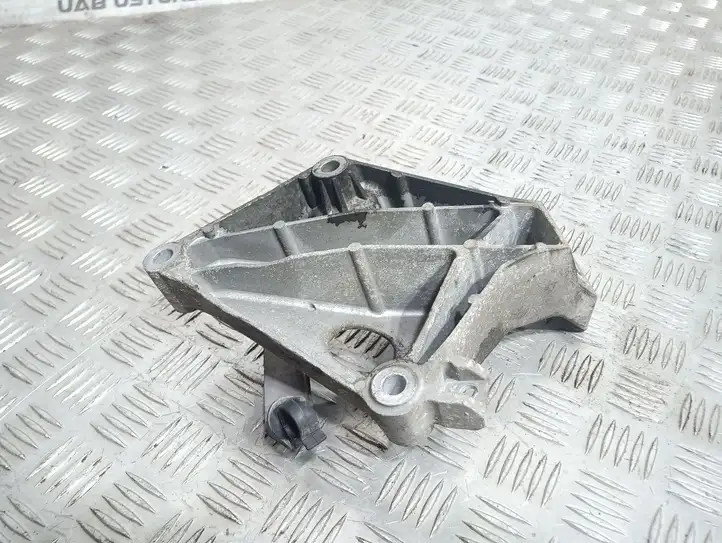 BMW 1 E81 E87 (2004 - 2011) 6775041 Кронштейн двигателя — фото 3