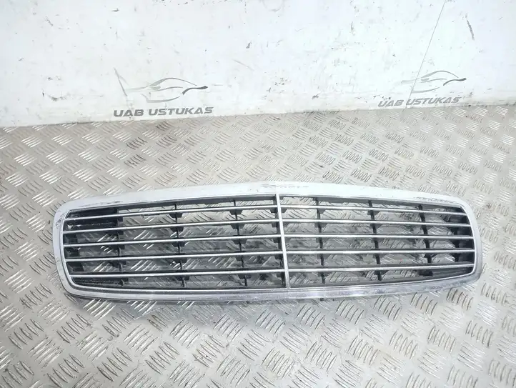 Mercedes-Benz E W211 (2002 - 2009) A2118800583 Верхняя решетка радиатора — фото 1