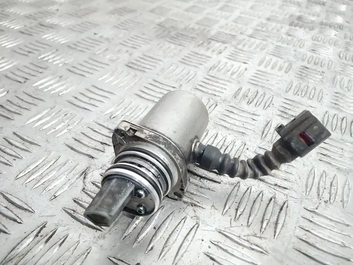 Volvo XC90 (2002 - 2006)   Моторчик заднего редуктора