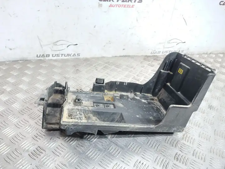 Opel Vectra C (2002 - 2005) 24413805 Площадка аккумулятора — фото 1