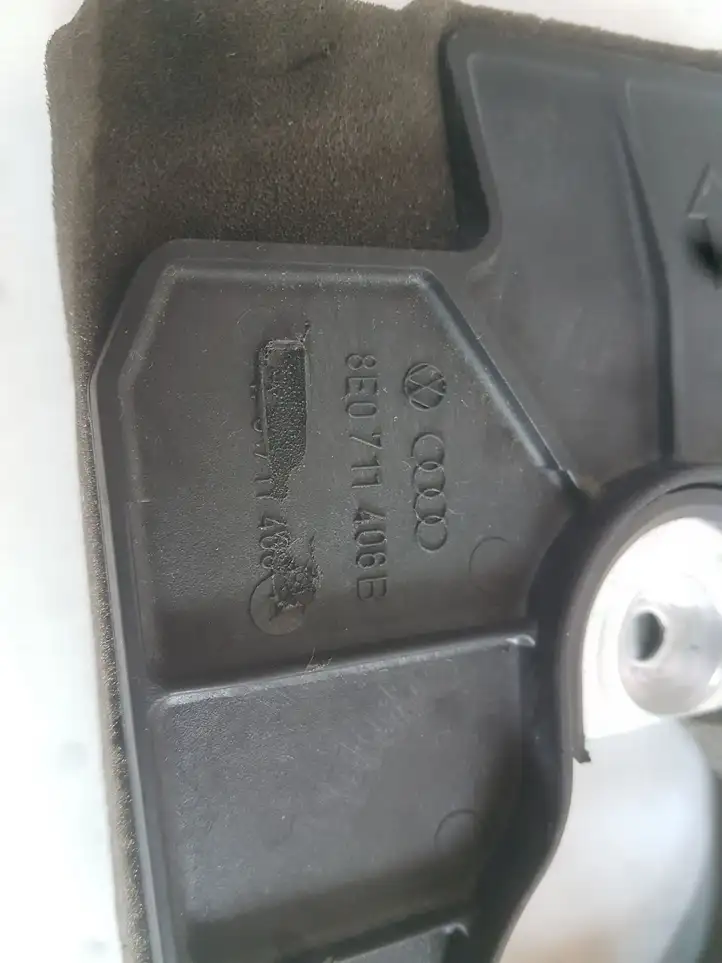 Audi A4 S4 B8 8K (2007 - 2011) 8E0711406B Прочие детали салона — фото 3