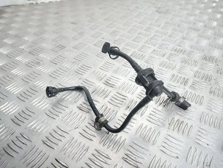 Audi A4 (2004 - 2009)   Топливная трубка (трубки)