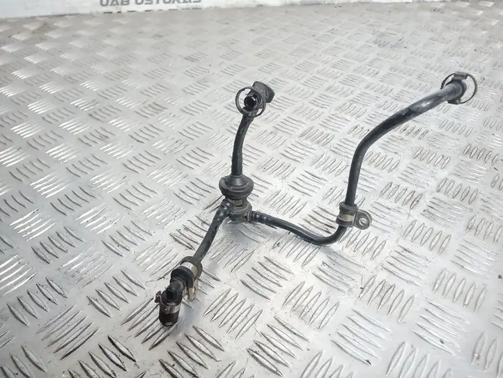 Audi A4 (2004 - 2009)   Топливная трубка (трубки)