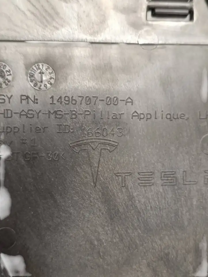 Tesla Model S (2021 - ) 109297800C Наружная накладка стойки B — фото 9