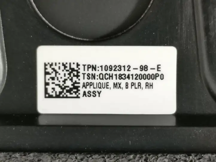 Tesla Model X (2015 - 2021) 1083902-00-B Наружная накладка стойки B — фото 6