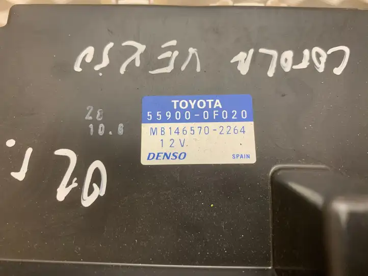Toyota Corolla Verso AR10 (2004 - 2009) 559000F020 Блок управления климат-контролем — фото 4