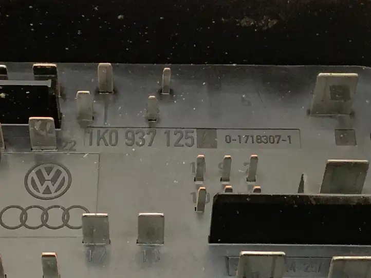 Audi A3/S3 8P (2004 - 2008) 1K0937125A Блок предохранителей — фото 2