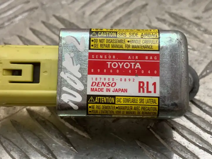 Toyota Prius (XW20) (2003 - 2009) 8986047040 Датчик удара SRS — фото 2