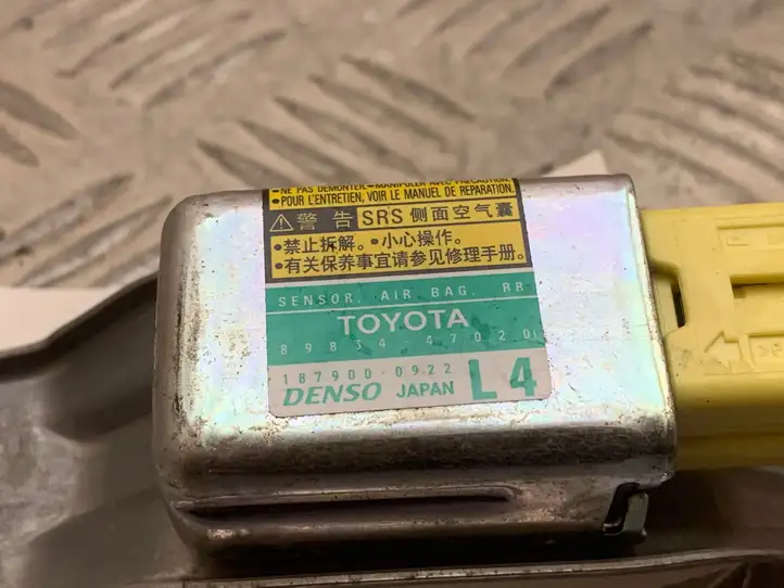 Toyota Prius (XW20) (2003 - 2009) 8983447020 Датчик удара SRS — фото 2