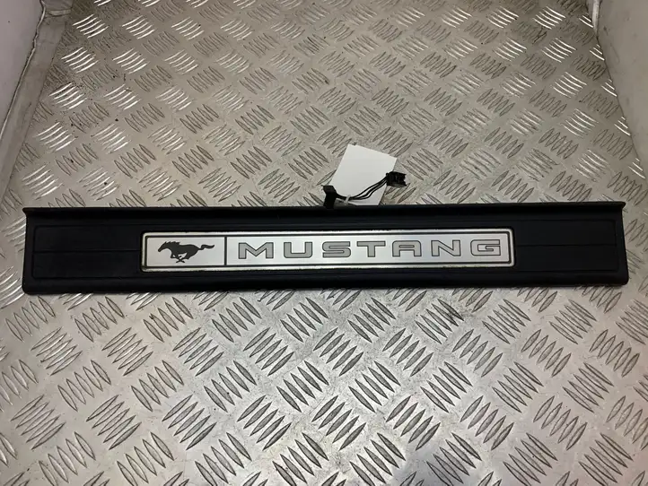 Ford Mustang VI (2015 - ) FR3J6313222AAW Внутренняя отделка переднего порога — фото 1