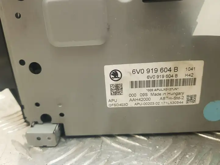 Skoda Fabia Mk3 (NJ) (2015 - 2021) 6V0919604B Магнитола / мультимедийная система — фото 3