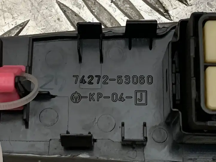 Lexus IS III XE30 (2016 - 2020) 7427253060 Накладка кнопки стеклоподъемника — фото 2