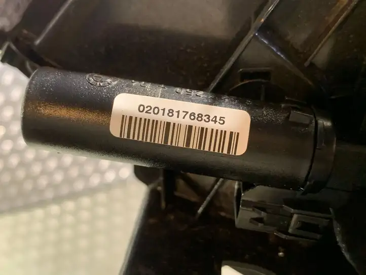 BMW 3 F30 F35 F31 (2012 - 2018) 9228284 Вещевой ящик — фото 2